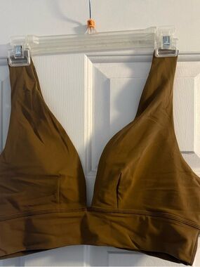 Women’s Vuori sports bra. Size XL. Brown.